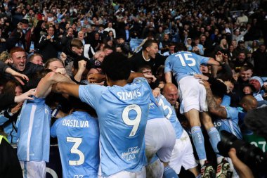 Coventry City 'den Jamie Paterson, 9 Nisan 2025' te Coventry Building Society Arena, Coventry, İngiltere 'de Coventry City ve Portsmouth arasındaki Sky Bet Şampiyonası maçında 1-0' lık galibiyetini kutluyor.