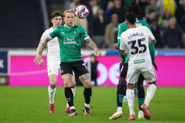 Plymouth Argyle takımından Callum Wright, Swansea City ile Plymouth Argyle maçında, Swansea.com Stadyumu, Swansea.com, İngiltere, 9 Nisan 2025