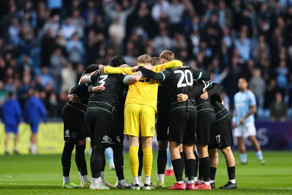 Portsmouth, Coventry City 'nin 9 Nisan 2025' te Coventry Building Society Arena 'da Portsmouth' a karşı oynadığı Sky Bet Şampiyonası maçında bir araya geldi.