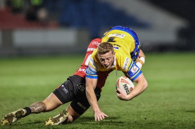 Leeds Rhinos takımından Lachlan Miller, Salford Red Devils - Leeds Rhinos maçında Salford Red Devils - Salford Community Stadyumu, Eccles, İngiltere, 10 Nisan 2025 'de oynanan karşılaşmada Salford Red Devils - Salford Red Devils maçında Salford Red Devils ile karşılaştı.