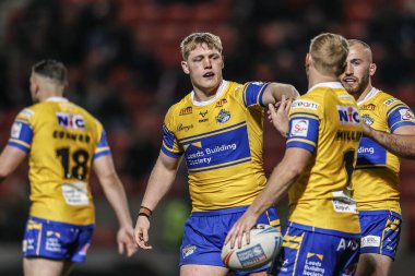Leeds Rhinos takımından James McDonnell, Salford Red Devils - Leeds Rhinos maçında 10 Nisan 2025 'te İngiltere' nin Eccles Stadyumu 'nda şansını denedi.