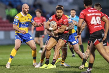 Esan Marsters of Salford Red Devils, Salford Community Stadyumu 'nda oynanan Betfred Süper Lig karşılaşmasında Leeds Rhinos takımından James Bentley ile karşılaştı.