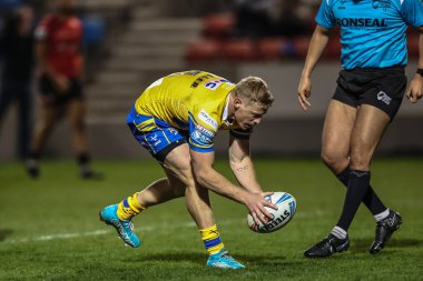 Leeds Rhinos takımından Lachlan Miller Salford Red Devils - Leeds Rhinos maçında 10 Nisan 2025 'te İngiltere' nin Eccles Stadyumu 'nda bir deneme maçına çıkıyor.