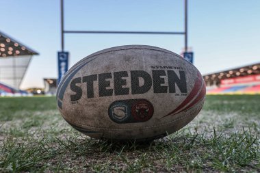 Betfred Süper Lig maçı sırasında Salford Red Devils, Salford Community Stadyumu 'nda Leeds Gergedan' a karşı, 10 Nisan 2025 'te oynanan maç topu.