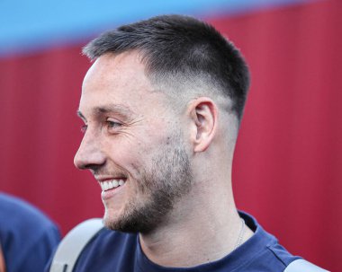 Burnley 'den Josh Brownhill 11 Nisan 2025' te Burnley-Norwich City maçı öncesinde stadyuma geldi.