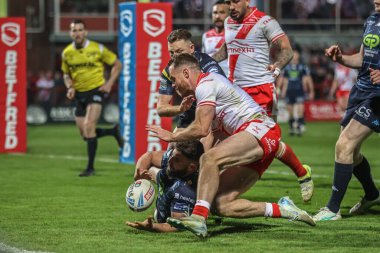 Hull KR 'dan Joe Burgess bir deneme için sahaya çıkıyor ancak video hakemi, 11 Nisan 2025' te Sewell Group Craven Park, Kingston upon Hull, Birleşik Krallık 'ta oynanan Betfred Süper Lig 7. Raundda Hull KR' a karşı Wigan Warriors maçında bunu yasaklıyor.