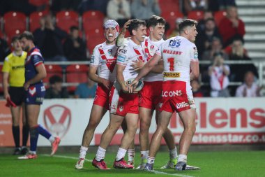 St. Helens takımından Matt Whitley, 11 Nisan 2025 'te St Helens - Wakefield Trinity maçı Betfred Süper Lig Turu' nda denemesini kutluyor.