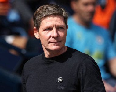 Oliver Glasner Premier Lig maçı sırasında Crystal Palace 'ın menajeri Manchester City, Manchester Stadyumu' nda Crystal Palace 'a karşı 12 Nisan 2025