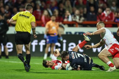 Wigan Warriors 'dan Harry Smith, 11 Nisan 2025' te İngiltere 'nin Hull-Wigan Warriors takımına karşı oynanan Betfred Süper Lig maçında Wigan Warriors' a karşı 12-14 önde gidiyor.