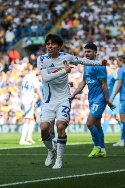 Leeds United takımından Ao Tanaka, 12 Nisan 2025 'te Leeds Road, Leeds, İngiltere' de oynanan Leeds United - Preston North End maçında tepki gösterdi.