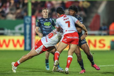 Wigan Warriors 'un Junior Nsemba' sı, Hull KR 'nin Betfred Süper Lig 7. Raundu' nda Tyrone May of Hull KR, Sewell Group Craven Park 'ta Wigan Warriors' a karşı oynamıştır.