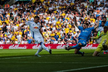 Leeds United 'dan Jol Piroe' nun çekimi, 12 Nisan 2025 'te İngiltere' nin Leeds şehrinde oynanan Leeds United - Preston North End maçında Preston North End maçında Preston North End 'den Lewis Gibson tarafından engellendi.