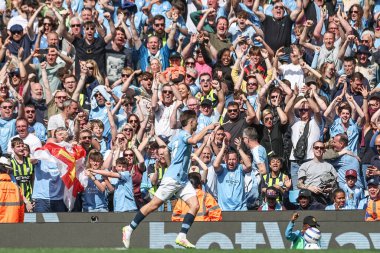 Manchester City 'den James McAtee, Premier League maçında Manchester City ile Etihad Stadyumu' ndaki Crystal Palace maçında 12 Nisan 2025 'te 4-2' lik galibiyetini kutluyor.