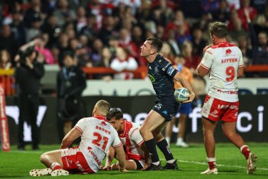 Wigan Warriors 'dan Harry Smith, 11 Nisan 2025' te İngiltere 'nin Hull kenti Kingston' daki Sewell Group Craven Park 'ta oynanan Betfred Süper Lig 7. Raundunda 12-14' lük galibiyetini kutluyor.