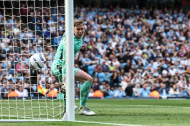 Manchester City 'den Kevin De Bruyne, Crystal Palace' dan Dean Henderson 'ı Premier League maçı sırasında Etihad Stadyumu, Manchester, İngiltere' de 12 Nisan 2025 'de oynanan Crystal Palace maçında yenerek serbest vuruş yaptı.