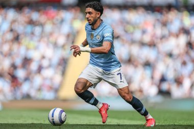Manchester City 'den Omar Marmoush Premier Lig maçı sırasında Etihad Stadyumu' ndaki Manchester City - Crystal Palace maçında topu aldı.