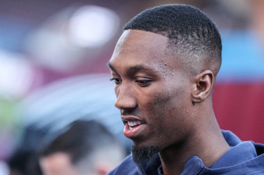 Burnley 'den Jaidon Anthony 11 Nisan 2025' te Burnley, Burnley 'e karşı Norwich City' de oynanan Gökyüzü İddia Şampiyonası maçı öncesinde stadyuma geldi.