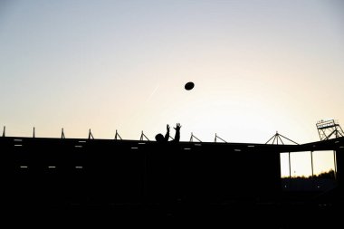 Wakefield Trinity oyuncuları maç öncesi ısınma maçında Betfred Süper Lig 7. Raundu öncesinde St Helens - Wakefield Üçlemesi, St Helens Stadyumu, St Helens, İngiltere, 11 Nisan 2025