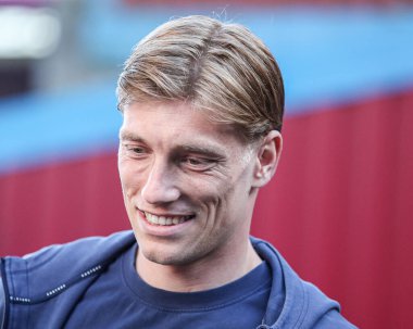 Burnley takımından Zian Flemming, Burnley ile Norwich City arasındaki 11 Nisan 2025 'te oynanacak Gökyüzü İddia Şampiyonası maçı öncesinde stadyuma geldi.