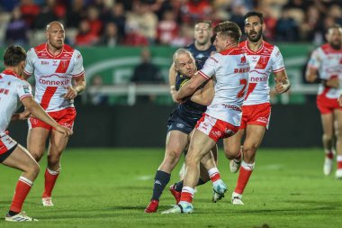 Wigan Warriors 'dan Liam Marshall, Hull KR' dan Tom Davies tarafından 11 Nisan 2025 'te Sewell Group Craven Park, Kingston on Hull, Birleşik Krallık' ta oynanan 7.