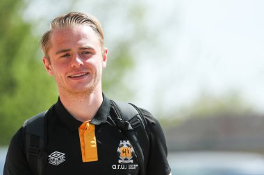 Cambridge United takımından Liam Bennett, 12 Nisan 2025 'te Cledara Abbey Stadyumu' nda oynanan Cambridge United ve Charlton Athletic maçından önce Cledara Abbey Stadyumu 'na geldi.