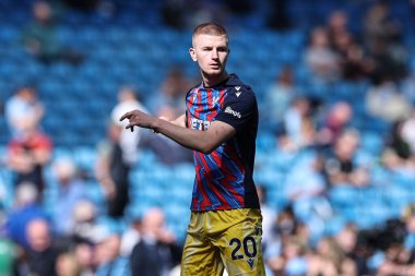 Kristal Saray 'dan Adam Wharton Premier Lig maçında ısınma turunda Manchester City, Etihad Stadyumu' nda Crystal Palace 'a karşı 12 Nisan 2025