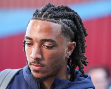 Burnley 'den Luca Koleosho, 11 Nisan 2025' te Burnley ile Norwich City arasındaki Gökyüzü İddia Şampiyonası karşılaşması öncesinde stadyuma geldi.