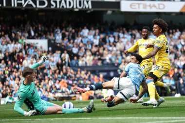 Crystal Palace 'dan Dean Henderson Premier Lig maçında Manchester City, Etihad Stadyumu' ndaki Crystal Palace maçında Manchester City 'den Omar Marmoush' un bir atış yaptığını söylüyor.
