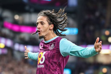 Burnley 'den Hannibal Mejbri, 11 Nisan 2025' te Burnley ile Norwich City arasındaki Gökyüzü İddia Şampiyonası maçında 1-0 'lık galibiyet golünü kutluyor.