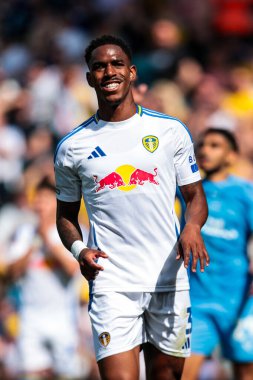 Leeds United takımının Jnior Firpo 'su, Leeds Road, Leeds, İngiltere' de Leeds United ve Preston North End maçında 12 Nisan 2025 tarihinde karşılaştı.