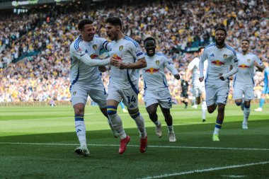 Leeds United 'dan Malikane Solomon, 12 Nisan 2025' te Leeds, İngiltere 'deki Elland Road' da Leeds United ve Preston North End arasındaki Sky Bet Şampiyonası maçında 1-0 'lık galibiyetini kutluyor.
