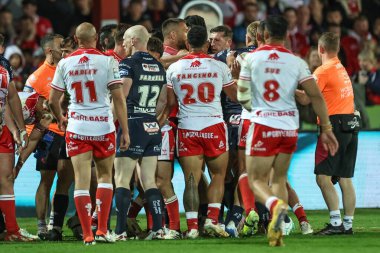 Betfred Süper Lig 7. Raundunda her iki taraf arasında gerginlik alevleniyor. Hull KR, Wigan Warriors 'a karşı, Sewell Group Craven Park, Kingston üzerine Hull, İngiltere, 11 Nisan 2025