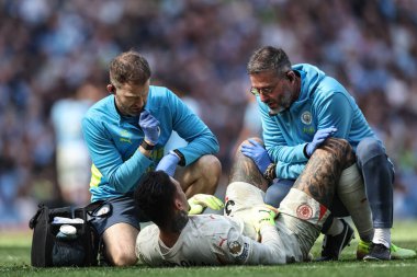 Manchester City 'li Ederson, 12 Nisan 2025 tarihinde Etihad Stadyumu' nda oynanan Premier League maçında sakatlandı.
