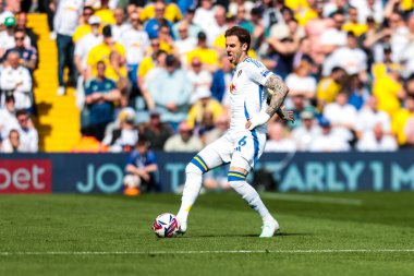 Leeds United takımından Joe Rodon, Leeds Road, Leeds, Birleşik Krallık 'ta Leeds United ve Preston North End maçında 12 Nisan 2025' te maç yapıyor.