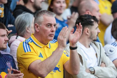 Leeds taraftarları 12 Nisan 2025 'te Leeds United ve Preston North End arasındaki Sky Bet Şampiyonası maçında Elland Road, Leeds, İngiltere