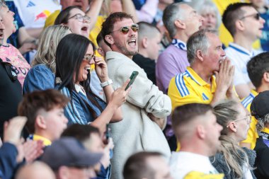 Leeds taraftarları 12 Nisan 2025 'te Leeds United ve Preston North End arasındaki Sky Bet Şampiyonası maçında Elland Road, Leeds, İngiltere