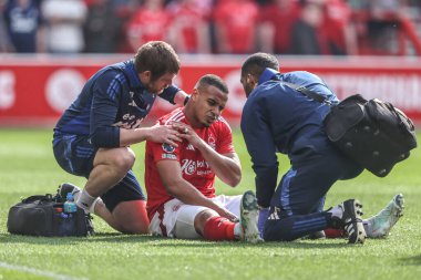 Nottingham Ormanı 'ndan Murillo Premier League maçında omzunu incitti Nottingham Forest Everton' a karşı City Ground, Nottingham, İngiltere, 12 Nisan 2025