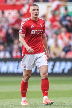Nottingham Ormanı 'ndan Nikola Milenkovi Premier Lig maçı sırasında Nottingham Forest, Everton' a karşı City Ground, Nottingham, 12 Nisan 2025