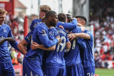 Everton 'dan Abdoulaye Doucour, Premier League maçında Nottingham Forest Everton' a karşı 12 Nisan 2025 'te City Ground, Nottingham, İngiltere' de 0-1 kazanma hedefini kutluyor.