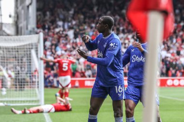 Everton 'dan Abdoulaye Doucour, Premier League maçında Nottingham Forest Everton' a karşı 12 Nisan 2025 'te City Ground, Nottingham, İngiltere' de 0-1 kazanma hedefini kutluyor.