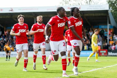 Charlton Athletic takımından Tyreece Campbell, 12 Nisan 2025 'te Cledara Abbey Stadyumu, Cambridge' de oynanan 1.