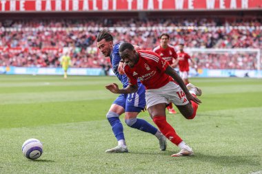 Nottingham Ormanı 'ndan Jack Harrison ve Nottingham Ormanı' ndan Callum Hudson-Odoi Premier Lig maçı sırasında Nottingham Forest, Everton 'a karşı 12 Nisan 2025' de City Ground, Nottingham, İngiltere 'de oynadılar.
