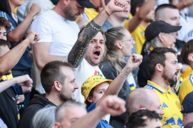 Leeds taraftarları 12 Nisan 2025 'te Leeds United ve Preston North End arasındaki Sky Bet Şampiyonası maçında Elland Road, Leeds, İngiltere