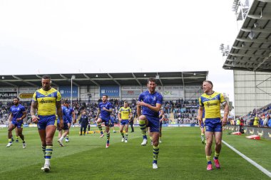Warrington Wolves oyuncuları maç öncesi ısınma turunda Warrington Wolves vs Hull FC 'ye karşı Halliwell Jones Stadyumu, Warrington, İngiltere, 12 Nisan 2025