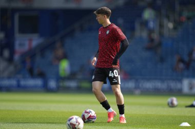 Bristol City 'den George Earthy, Sky Bet Şampiyonası öncesinde Queens Park Rangers' a karşı Bristol City, Kiyan Prince Vakfı Stadyumu, Londra, 12 Nisan 2025