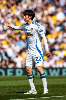 Leeds United takımından Ao Tanaka, Leeds Road, Leeds, İngiltere 'de Leeds United - Preston North End maçında 12 Nisan 2025