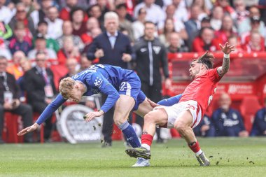 Everton 'dan Jarrad Branthwaite, Nottingham Ormanı' ndan Jota Silva 'nın 12 Nisan 2025' te Nottingham Forest Everton 'a karşı oynadığı Premier League maçında faul yaptı.