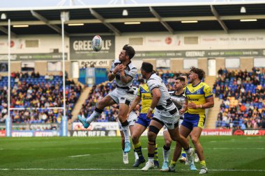 Darnell McIntosh Hull FC, 12 Nisan 2025 'te İngiltere' nin Warrington şehrinde oynanan 7. Betfred Süper Lig karşılaşmasında topu düşürüyor.