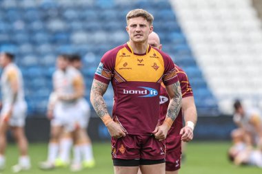 Huddersfield Giants takımının oyuncusu Liam Sutcliffe, Betfred Süper Lig maçı sırasında John Smith Stadyumu 'nda Huddersfield Giants' a karşı Catalans Dragons maçında ısındı.