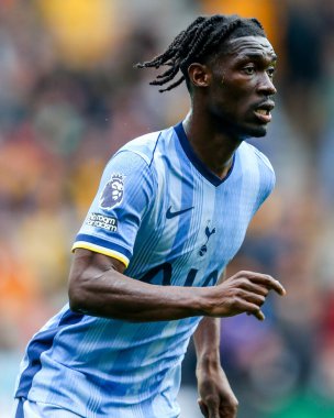 Tottenham Hotspur takımından Yves Bissouma, Premier League maçında Wolverhampton Wanderers 'a karşı Tottenham Hotspur, Molineux, Wolverhampton, Birleşik Krallık, 13 Nisan 2025